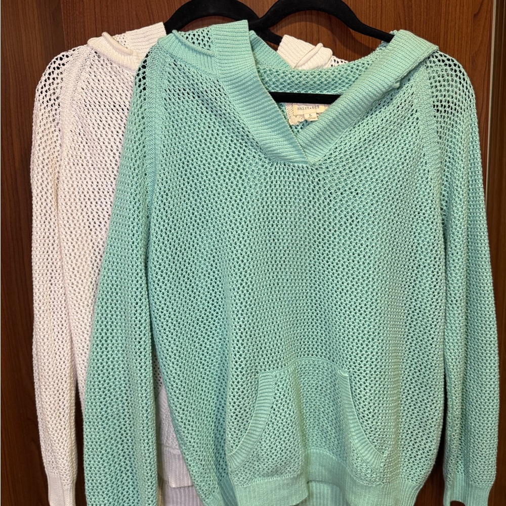 Large-Shirt 469 -two knitted pastel hooded shirts
White & Teal